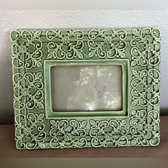 Beautiful Green Ceramic Ornate Heavy Picture Frame - Picture 1 of 3